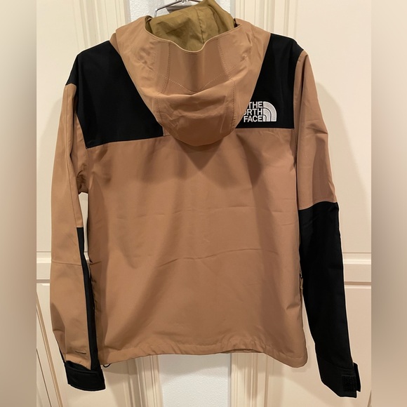 The North Face Medium Men’s Eco Mountain Jacet. one tiny spot on placard. - Picture 3 of 4